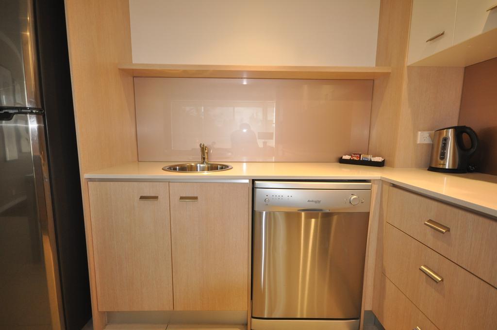 Chancellor Lakeside Apartments Gold Coast Dış mekan fotoğraf