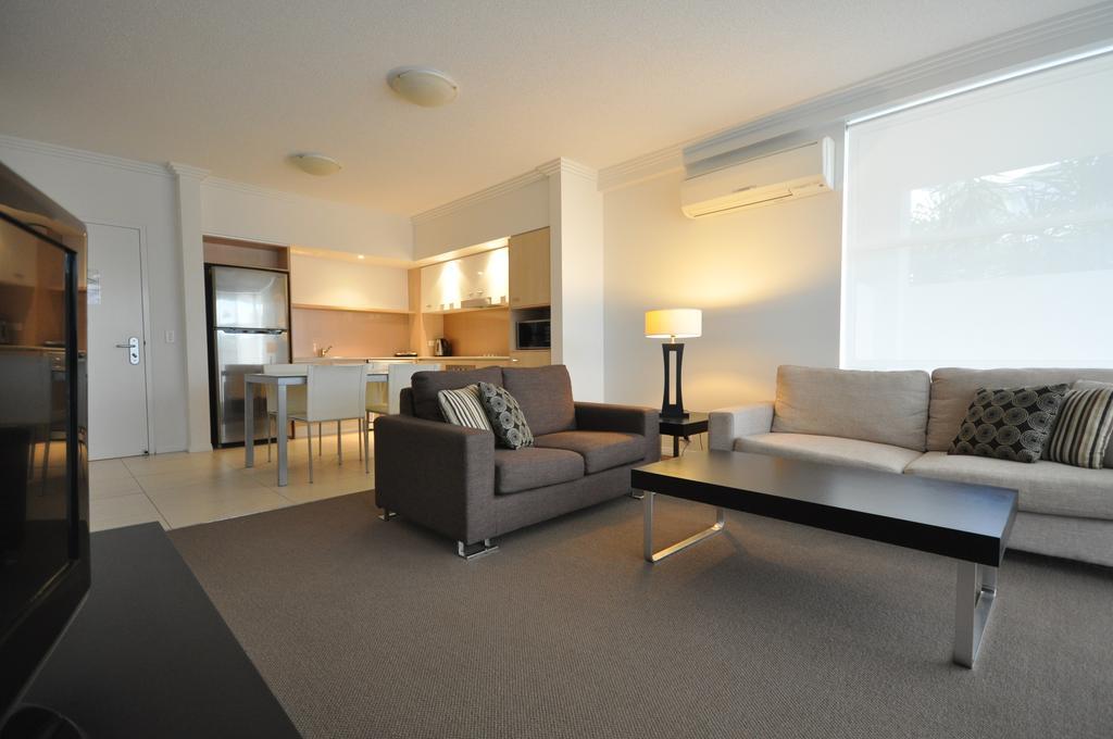 Chancellor Lakeside Apartments Gold Coast Dış mekan fotoğraf