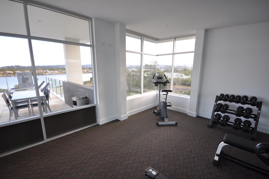 Chancellor Lakeside Apartments Gold Coast Dış mekan fotoğraf