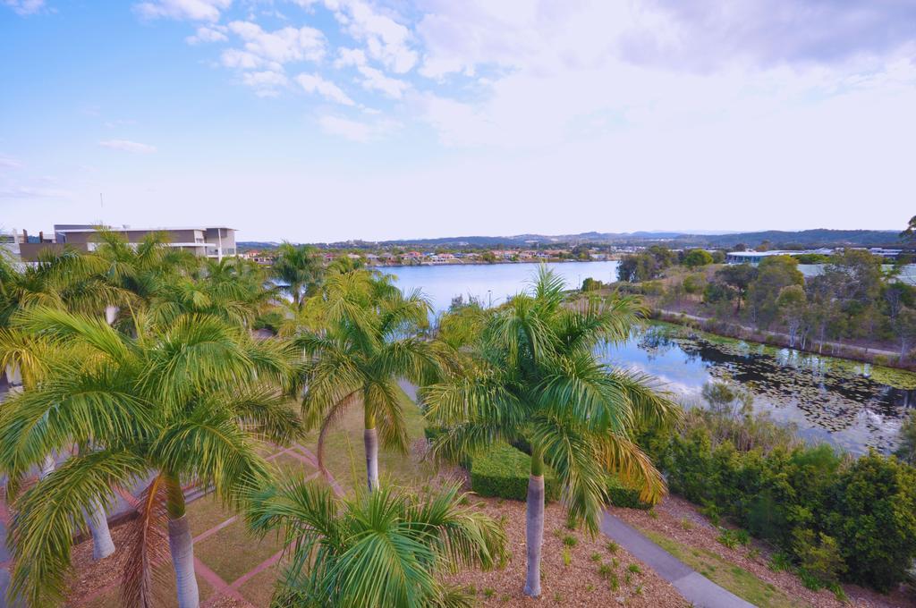 Chancellor Lakeside Apartments Gold Coast Dış mekan fotoğraf