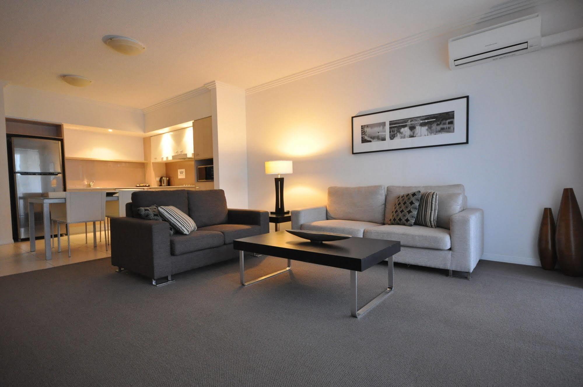 Chancellor Lakeside Apartments Gold Coast Dış mekan fotoğraf