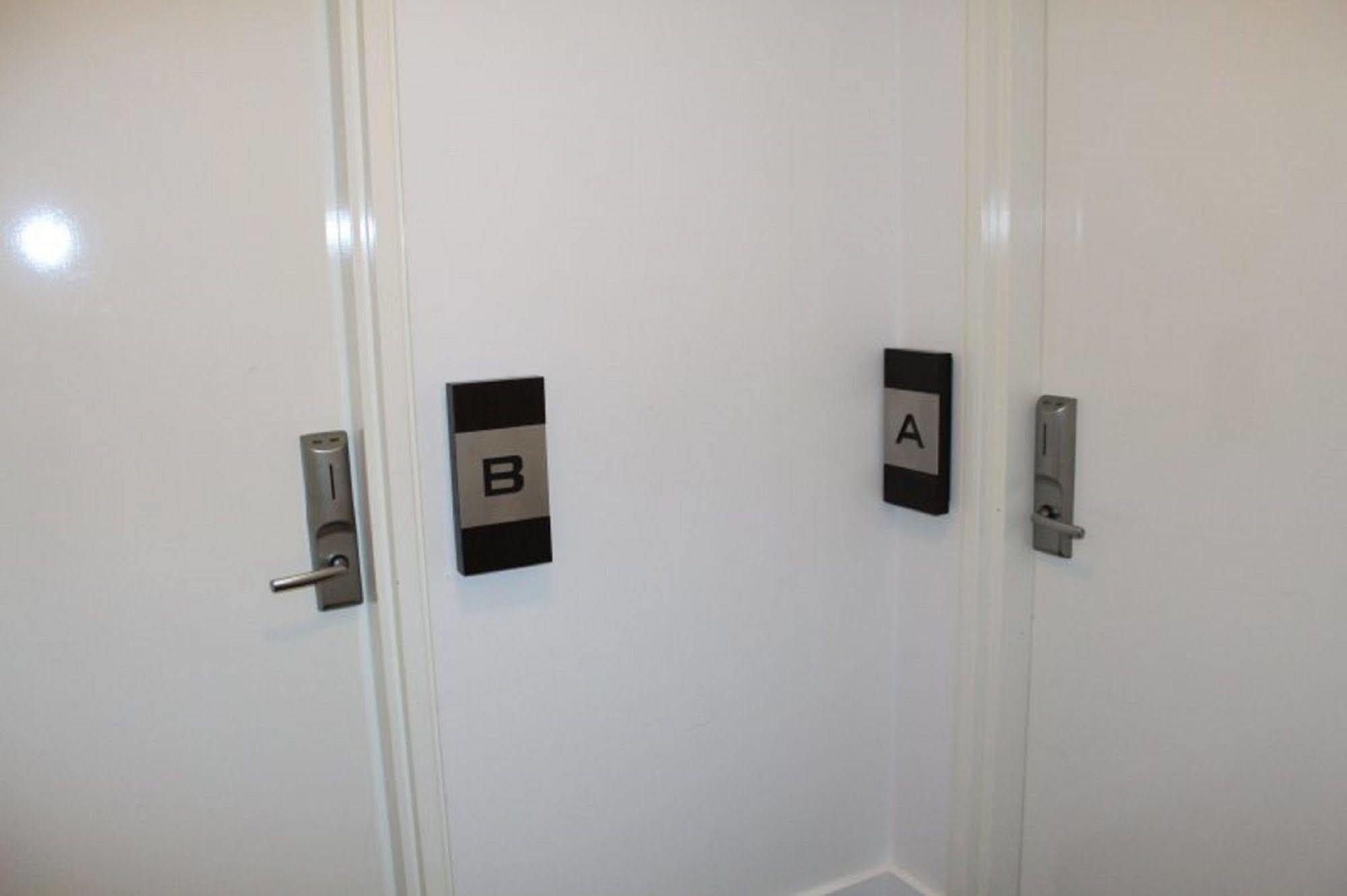 Chancellor Lakeside Apartments Gold Coast Dış mekan fotoğraf