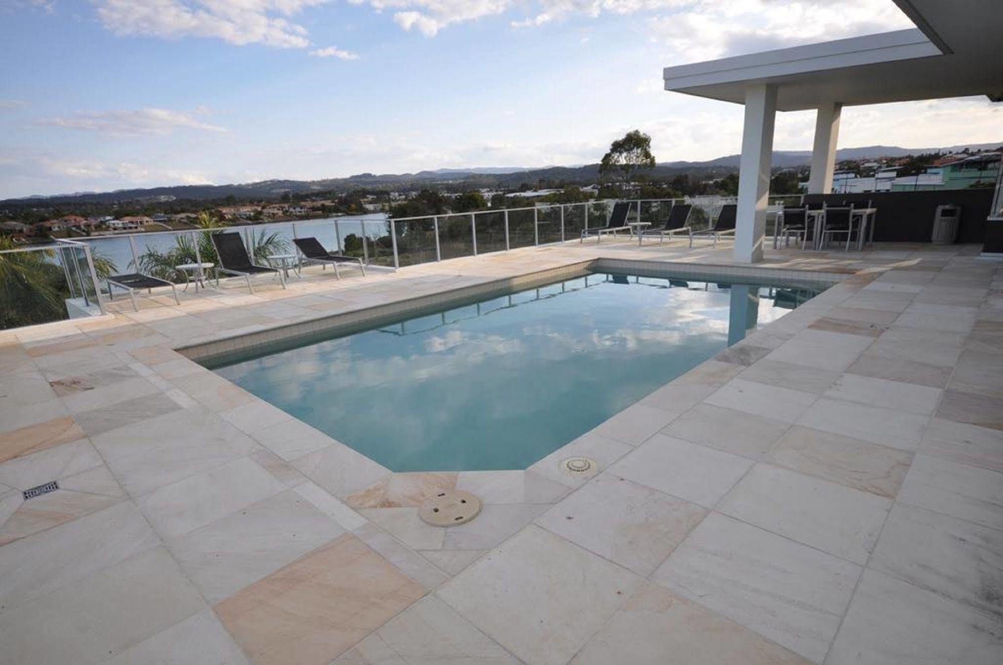 Chancellor Lakeside Apartments Gold Coast Dış mekan fotoğraf