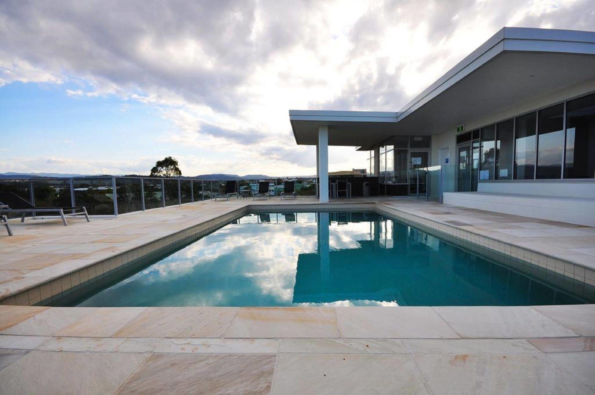 Chancellor Lakeside Apartments Gold Coast Dış mekan fotoğraf