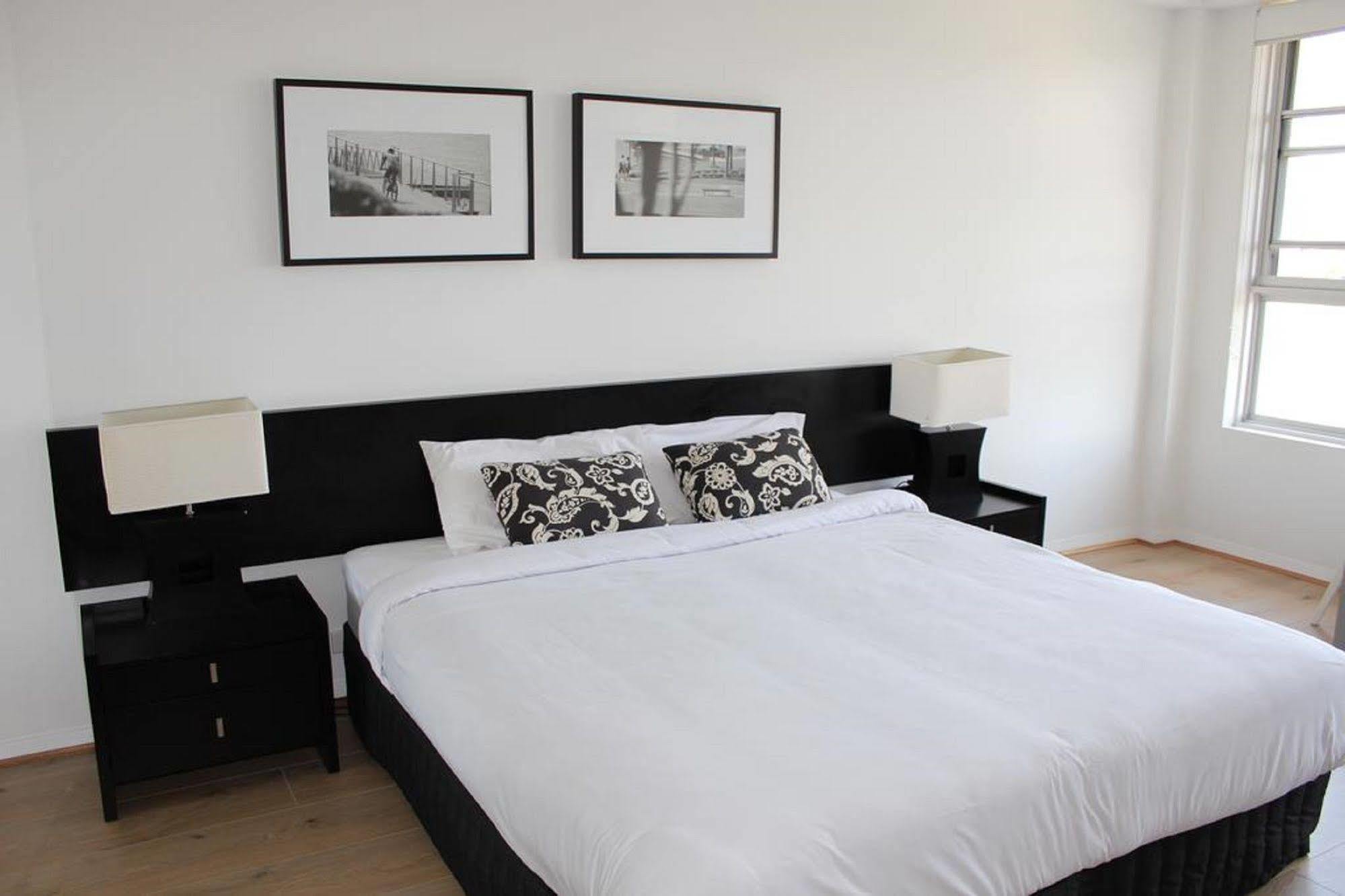 Chancellor Lakeside Apartments Gold Coast Dış mekan fotoğraf