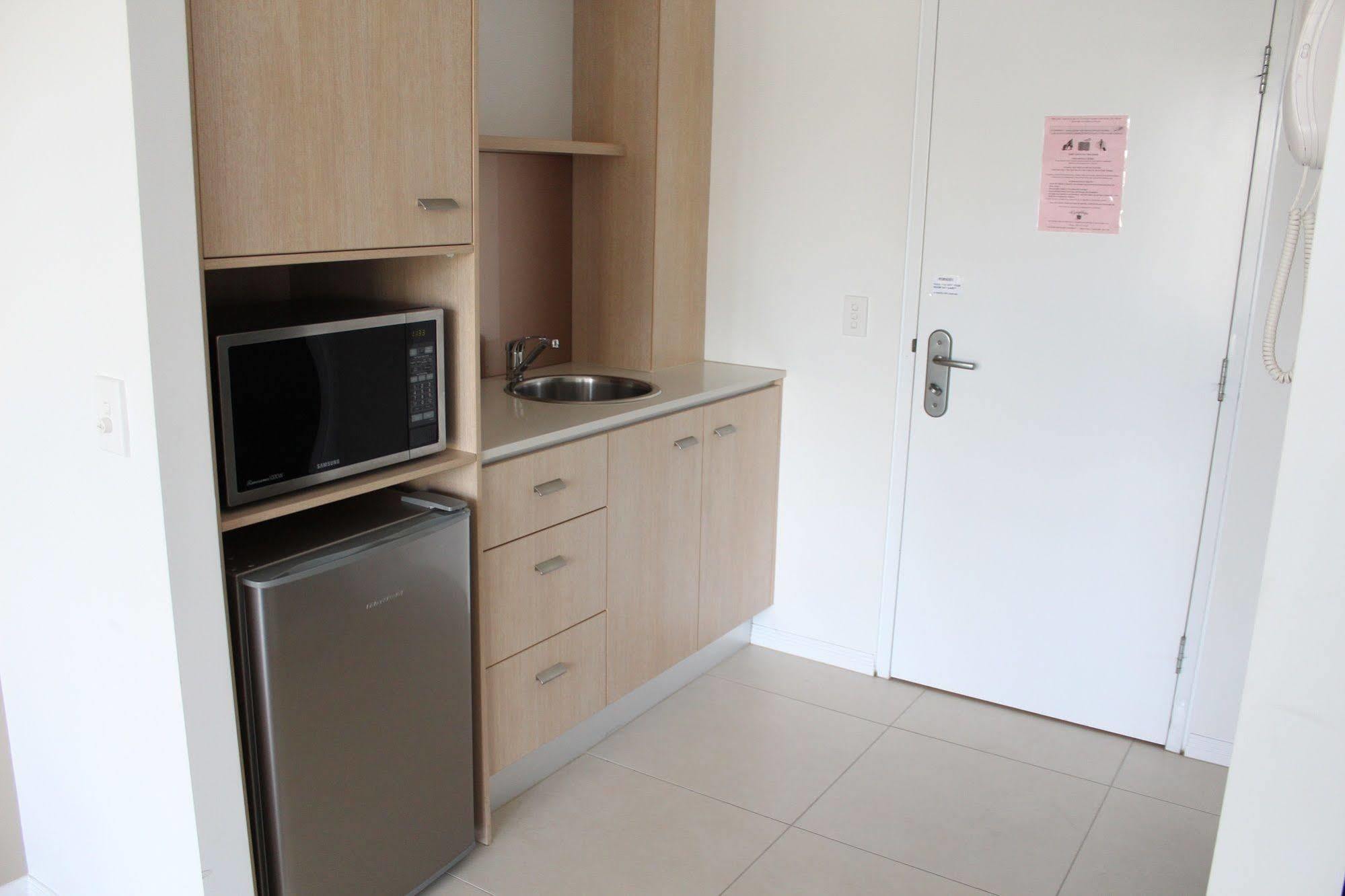 Chancellor Lakeside Apartments Gold Coast Dış mekan fotoğraf