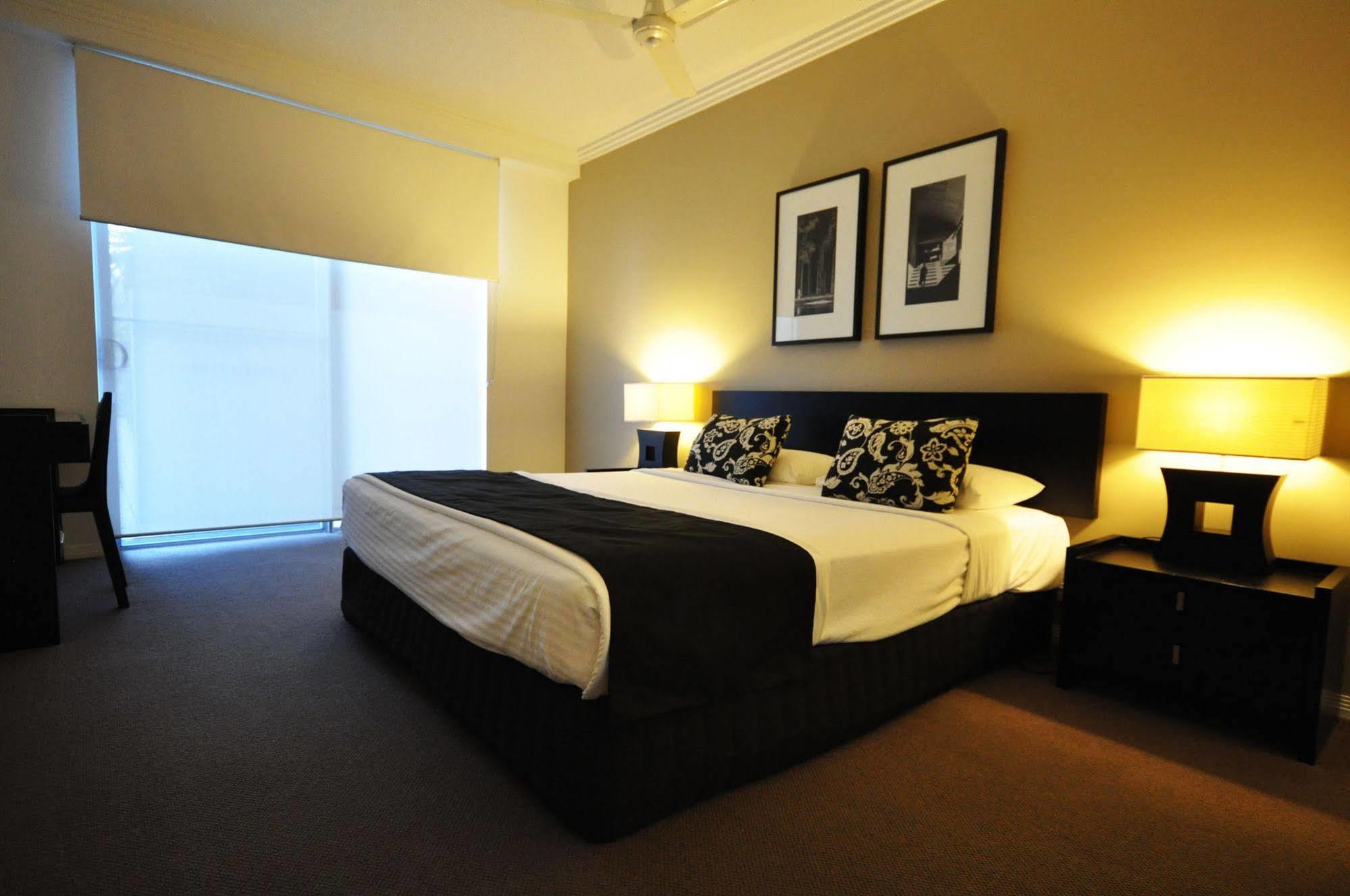 Chancellor Lakeside Apartments Gold Coast Dış mekan fotoğraf