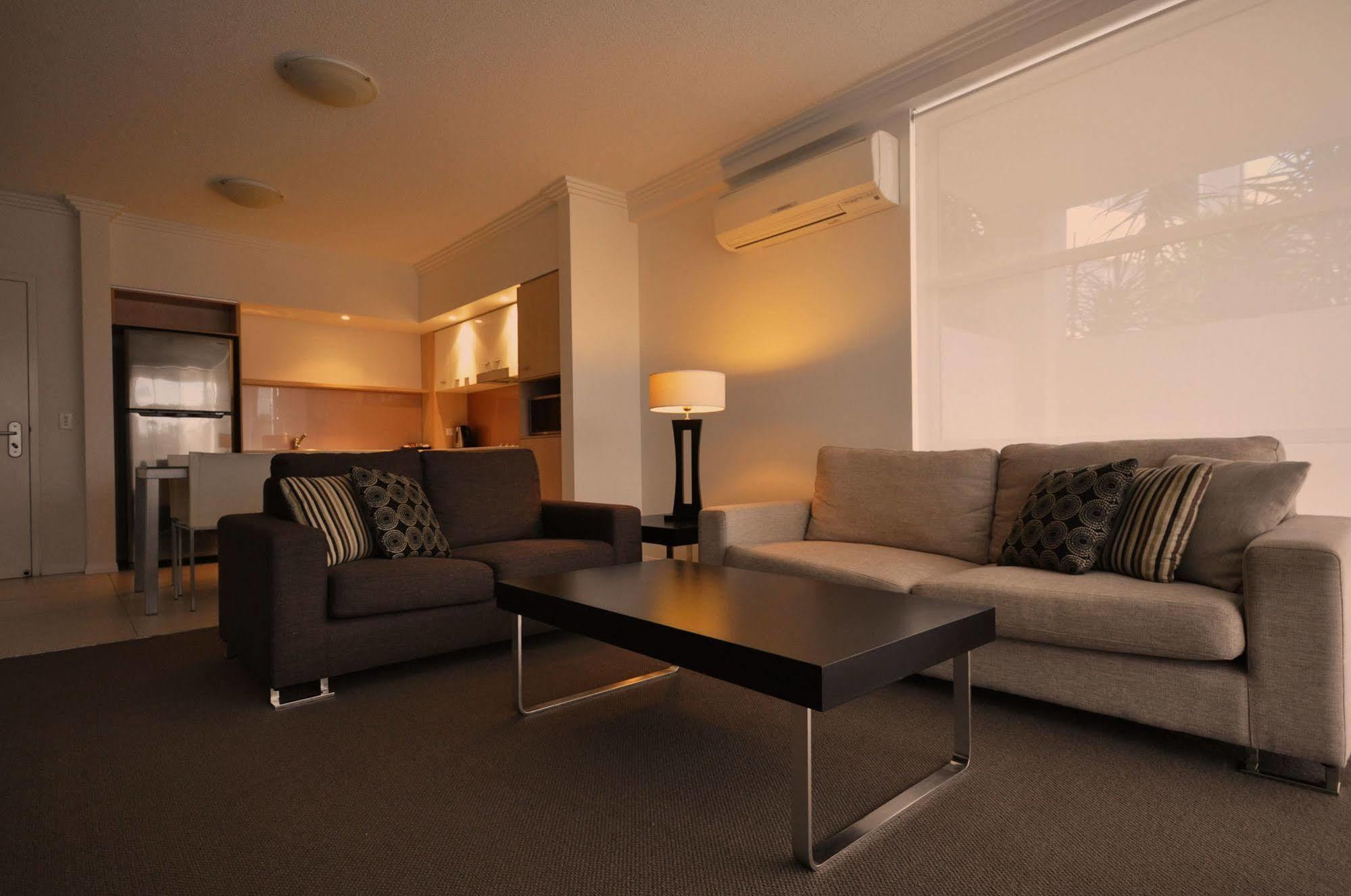Chancellor Lakeside Apartments Gold Coast Dış mekan fotoğraf