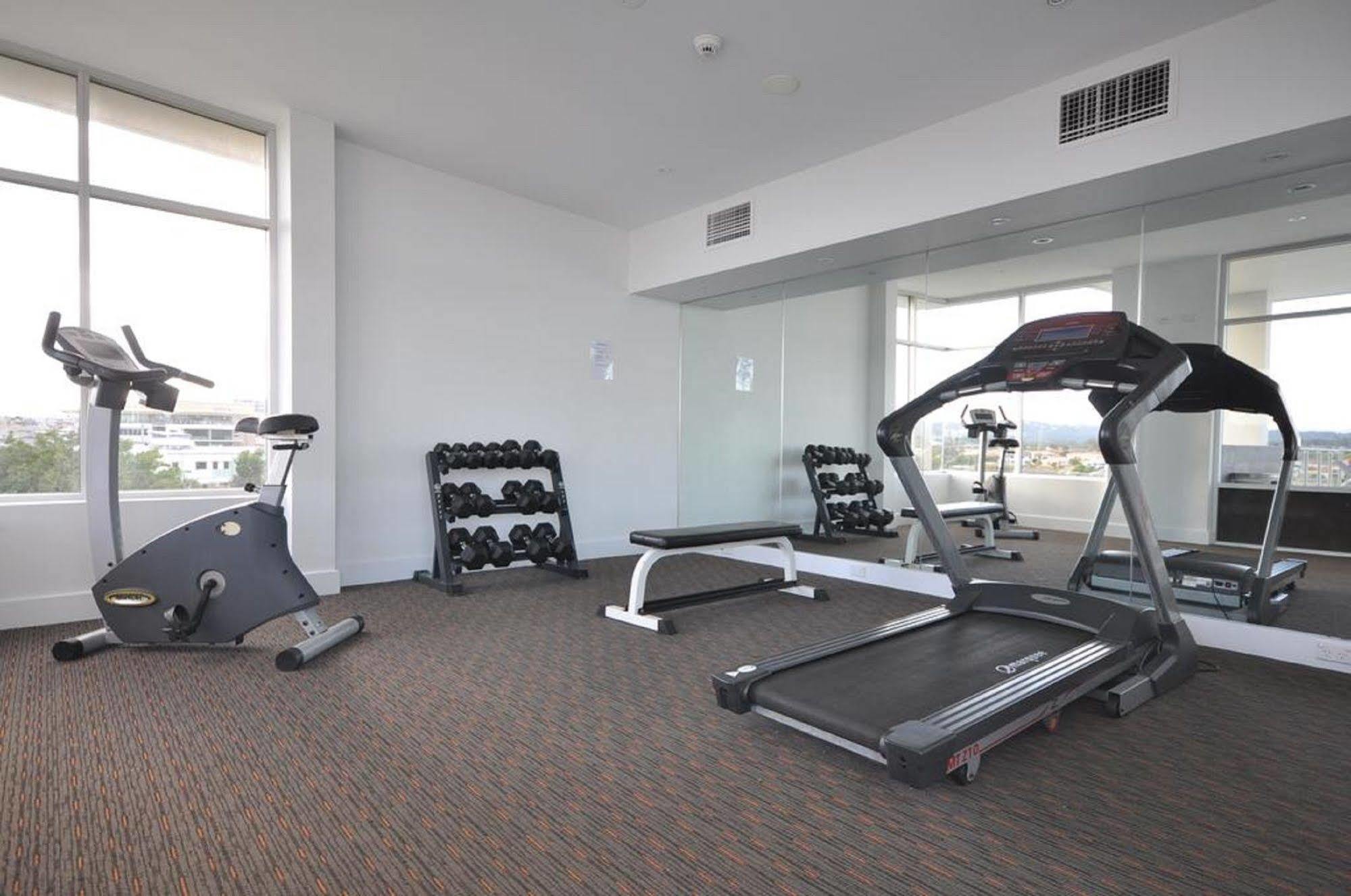 Chancellor Lakeside Apartments Gold Coast Dış mekan fotoğraf
