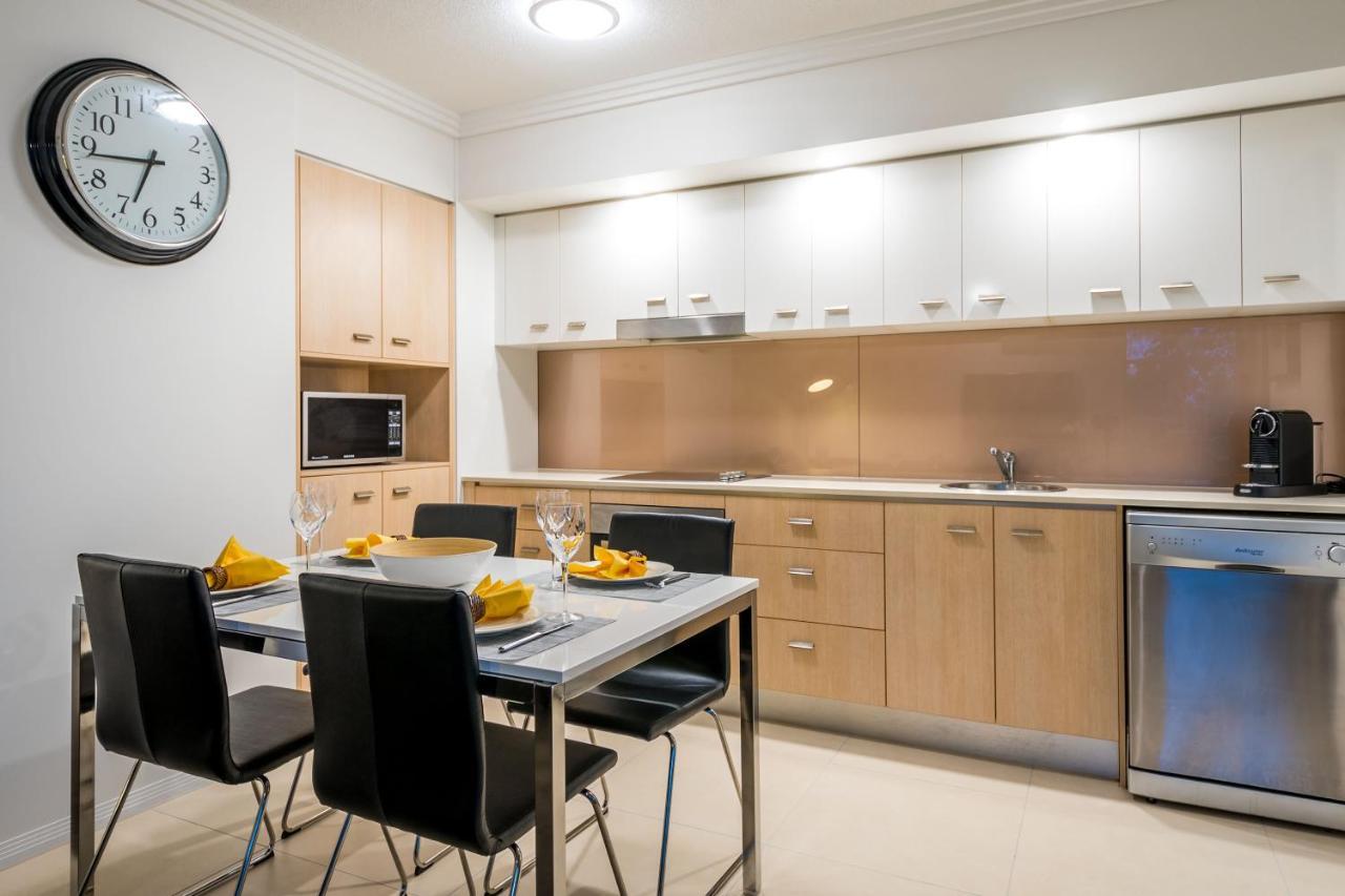 Chancellor Lakeside Apartments Gold Coast Dış mekan fotoğraf